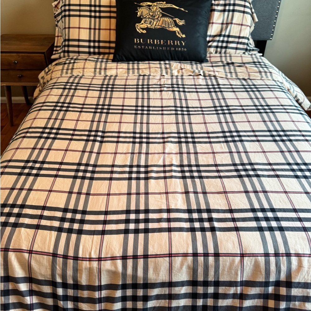 Cream and Black Duvet Cover with Classic check Plaid Design